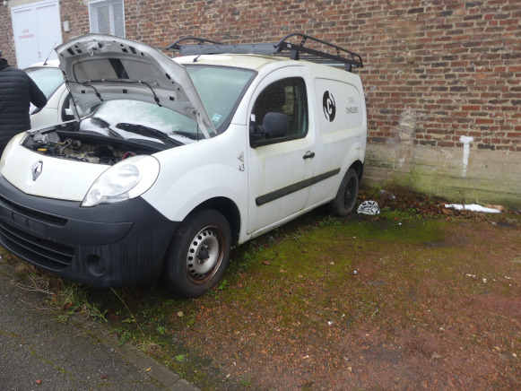 Voiture utilitaire Renault Kangoo (2010-97.280 km) - Osobní auto: obrázek 1 Voiture utilitaire Renault Kangoo (2010-97.280 km) - Osobní auto: obrázek 1