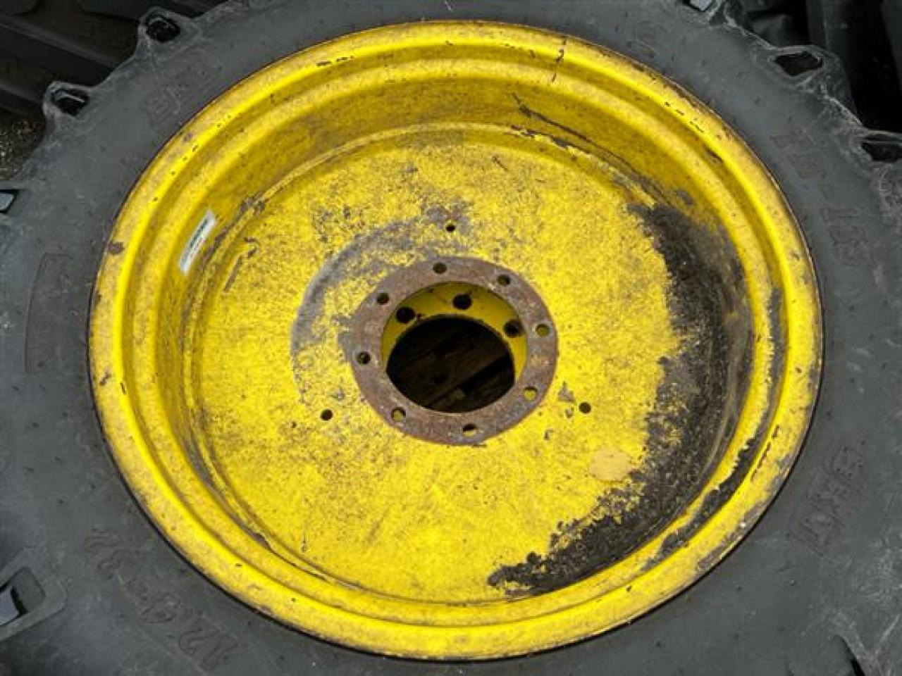 BKT 12.4-32 - Pneumatiky pro Zemědělská technika: obrázek 2 BKT 12.4-32 - Pneumatiky pro Zemědělská technika: obrázek 2