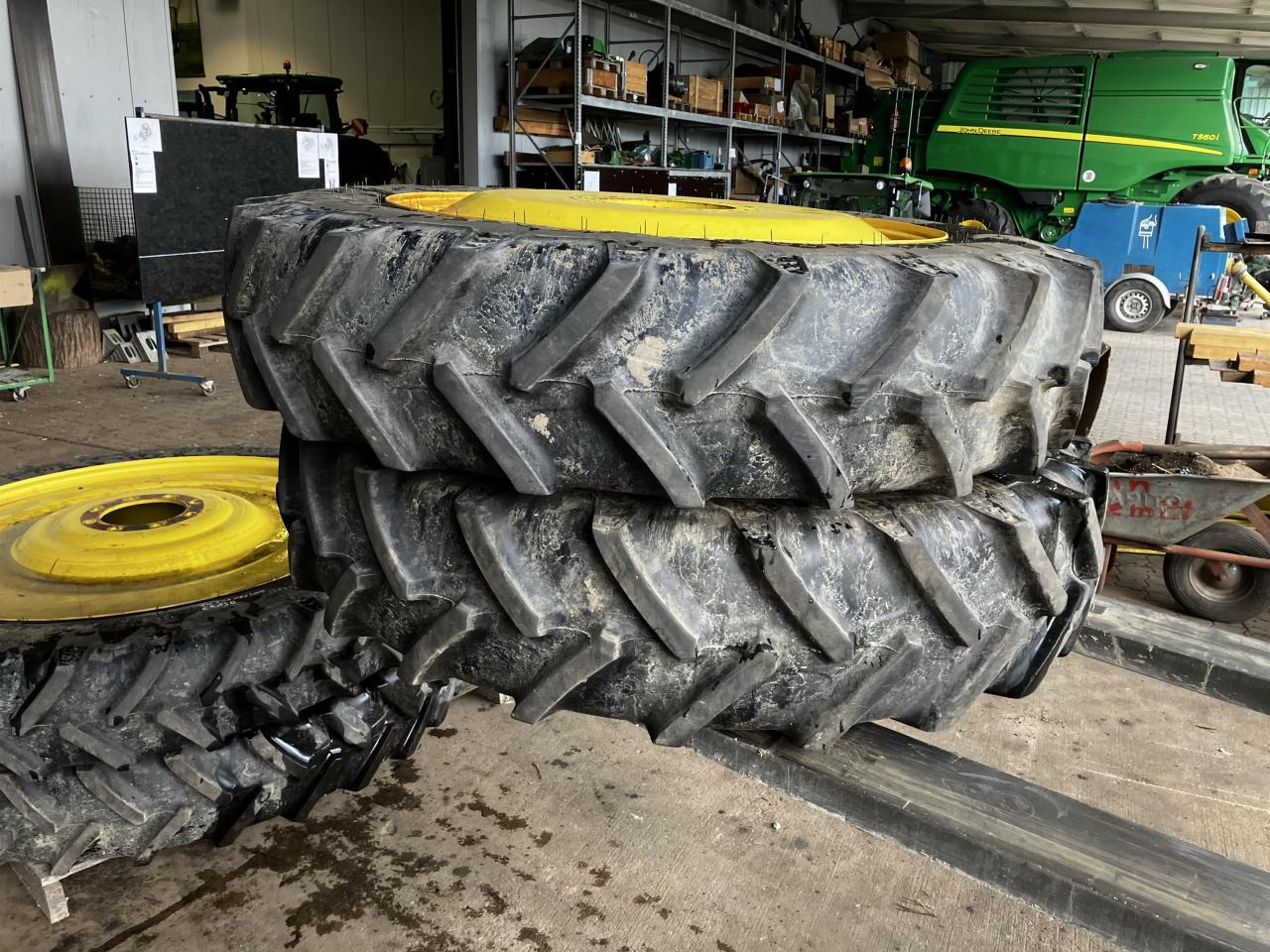 BKT 270/95R32 - Pneumatiky pro Zemědělská technika: obrázek 3 BKT 270/95R32 - Pneumatiky pro Zemědělská technika: obrázek 3