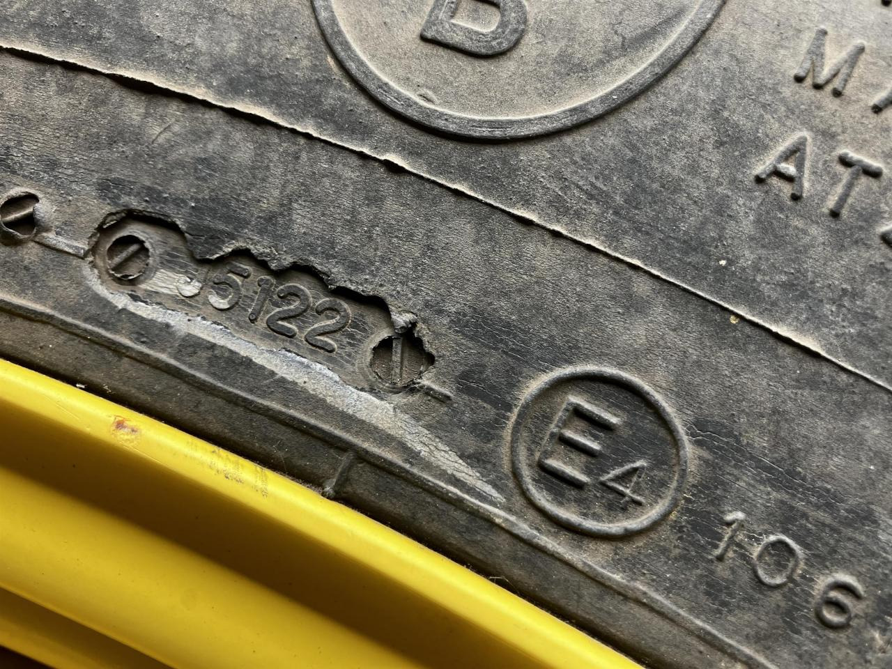 BKT 270/95R32 - Pneumatiky pro Zemědělská technika: obrázek 5 BKT 270/95R32 - Pneumatiky pro Zemědělská technika: obrázek 5