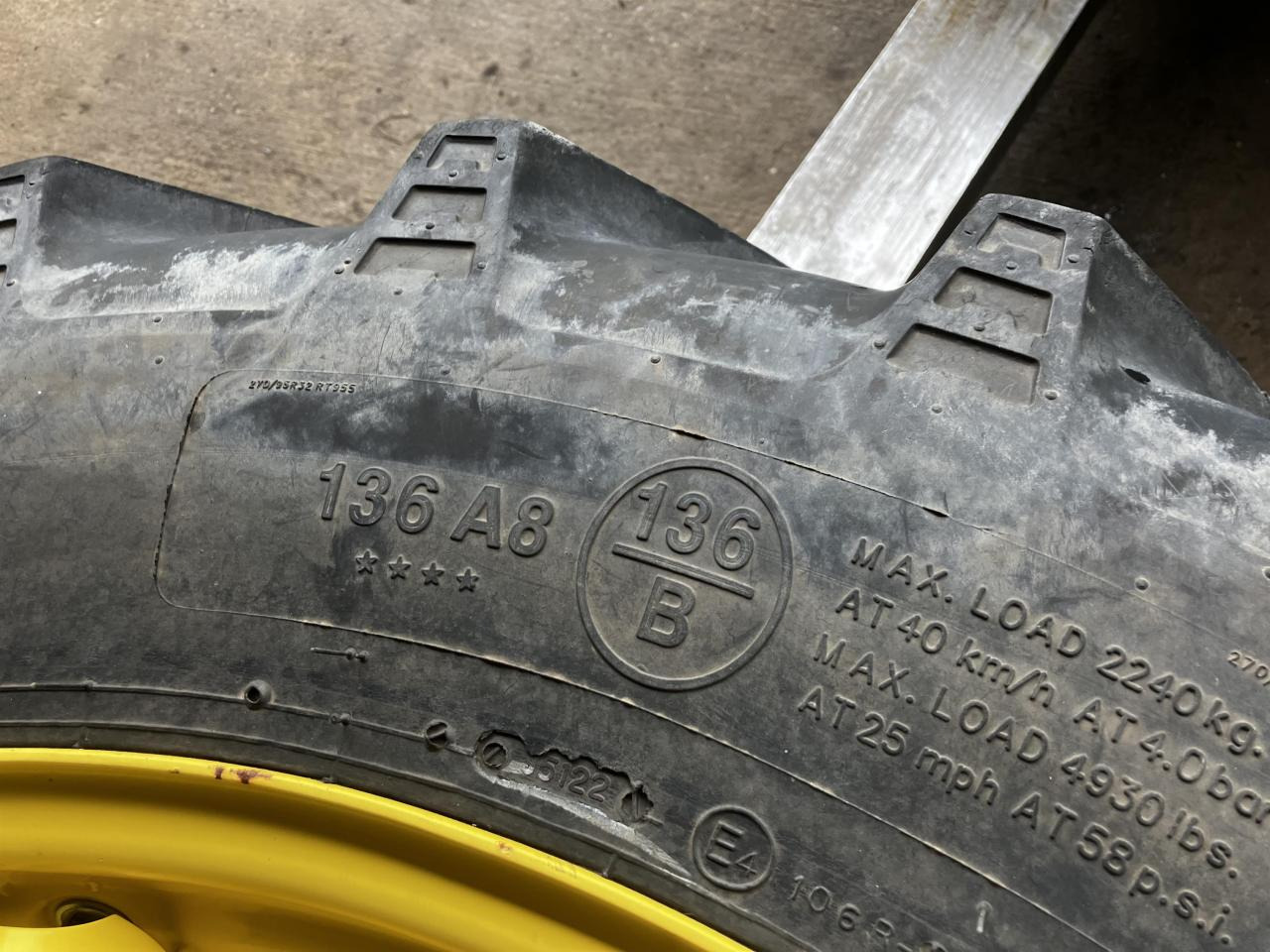 BKT 270/95R32 - Pneumatiky pro Zemědělská technika: obrázek 4 BKT 270/95R32 - Pneumatiky pro Zemědělská technika: obrázek 4