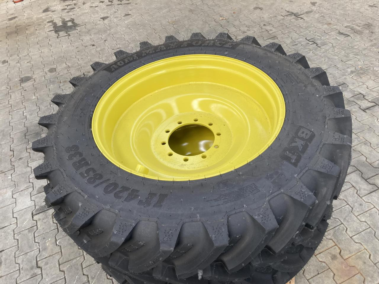 BKT 420/85R38 - Pneumatiky pro Zemědělská technika: obrázek 3 BKT 420/85R38 - Pneumatiky pro Zemědělská technika: obrázek 3