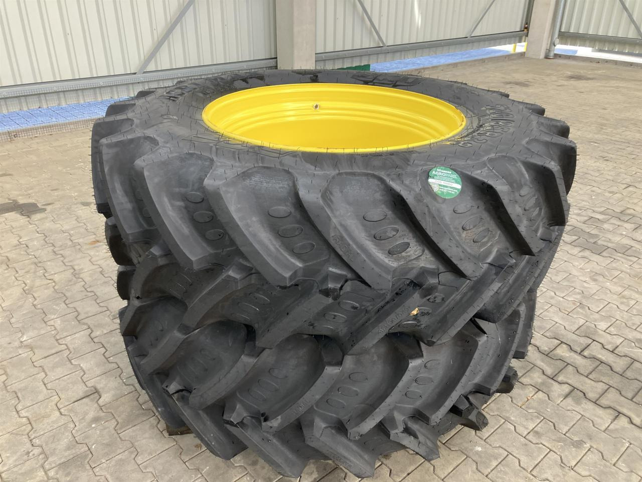 BKT 520/85R38 - Pneumatiky pro Zemědělská technika: obrázek 1 BKT 520/85R38 - Pneumatiky pro Zemědělská technika: obrázek 1