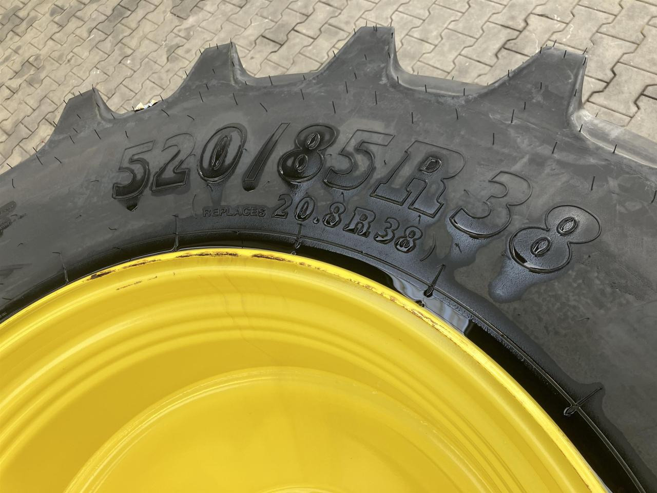 BKT 520/85R38 - Pneumatiky pro Zemědělská technika: obrázek 2 BKT 520/85R38 - Pneumatiky pro Zemědělská technika: obrázek 2
