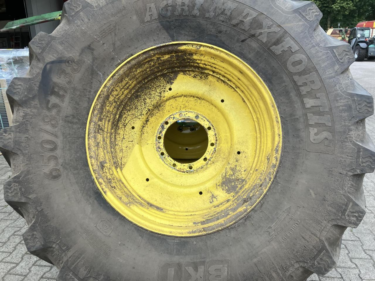BKT 650/85R38 - Pneumatiky pro Zemědělská technika: obrázek 2 BKT 650/85R38 - Pneumatiky pro Zemědělská technika: obrázek 2