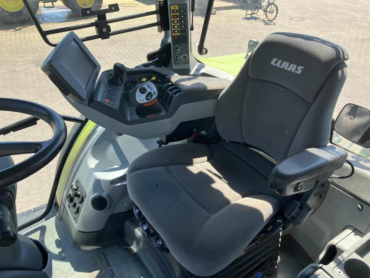 CLAAS Arion 640 - Traktor: obrázek 5 CLAAS Arion 640 - Traktor: obrázek 5