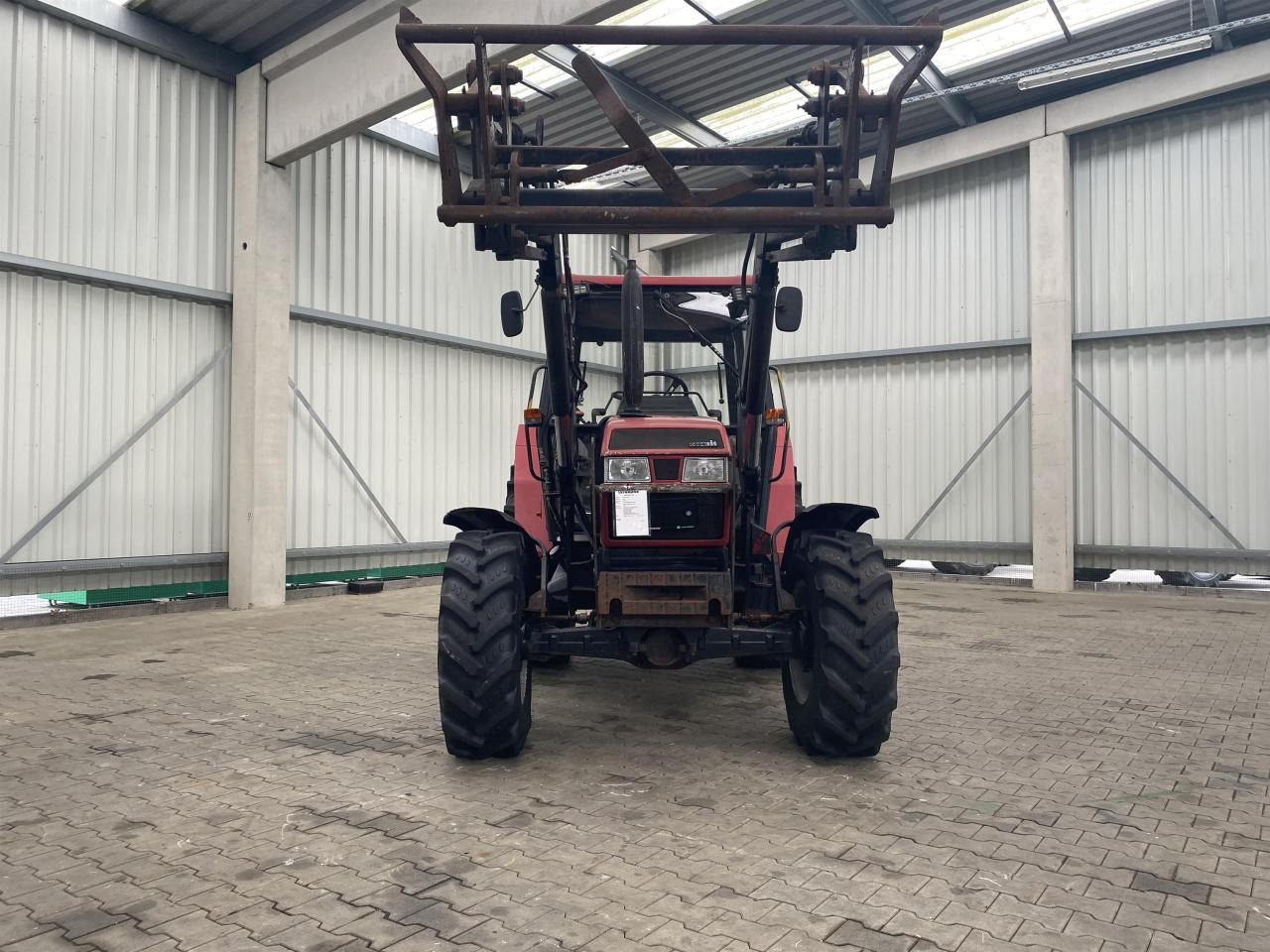 Case-IH 3230 - Traktor: obrázek 2 Case-IH 3230 - Traktor: obrázek 2