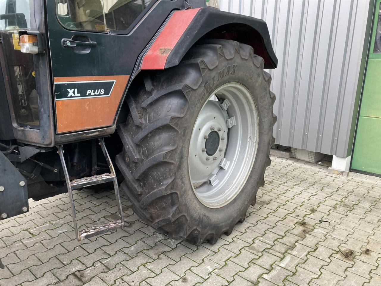 Case-IH 844 XL Plus - Traktor: obrázek 3 Case-IH 844 XL Plus - Traktor: obrázek 3