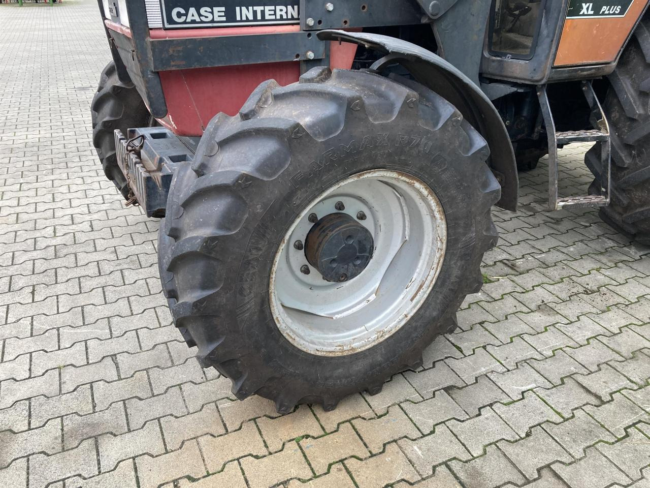Case-IH 844 XL Plus - Traktor: obrázek 2 Case-IH 844 XL Plus - Traktor: obrázek 2
