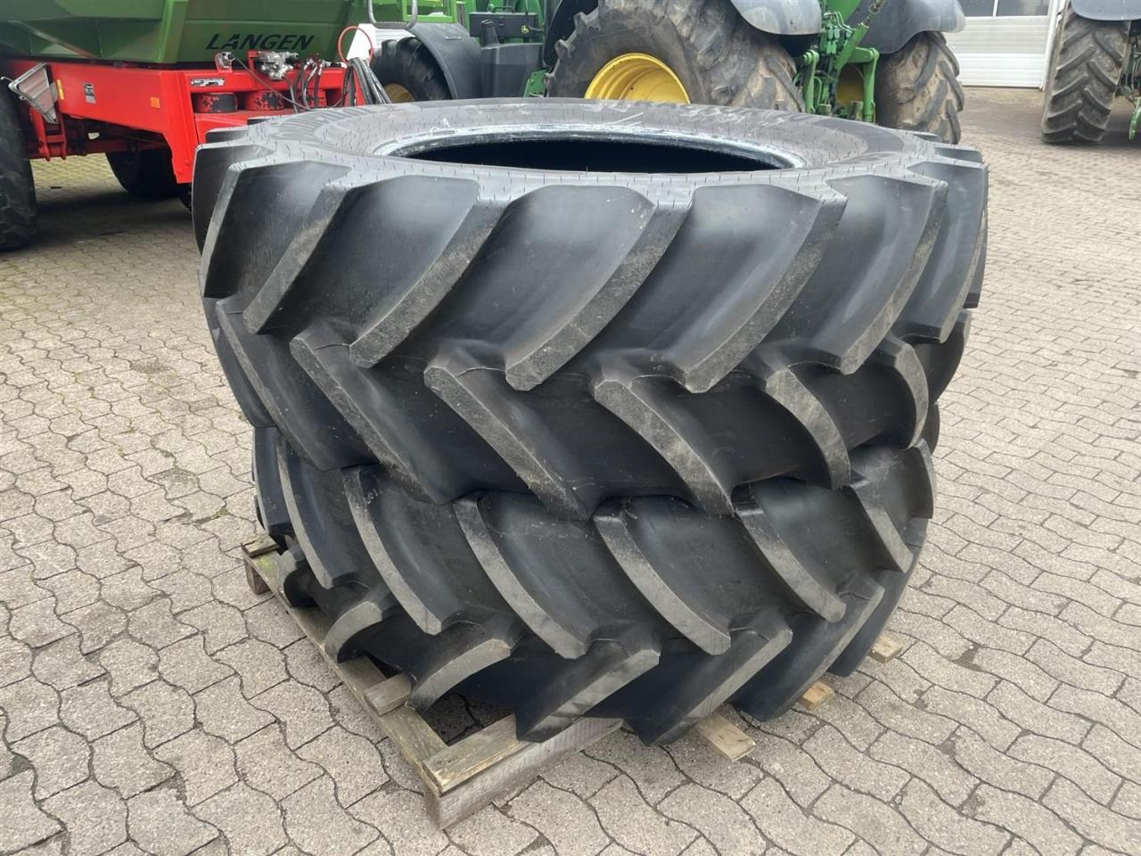 Continental 580/70R38 - Pneumatiky pro Zemědělská technika: obrázek 1 Continental 580/70R38 - Pneumatiky pro Zemědělská technika: obrázek 1