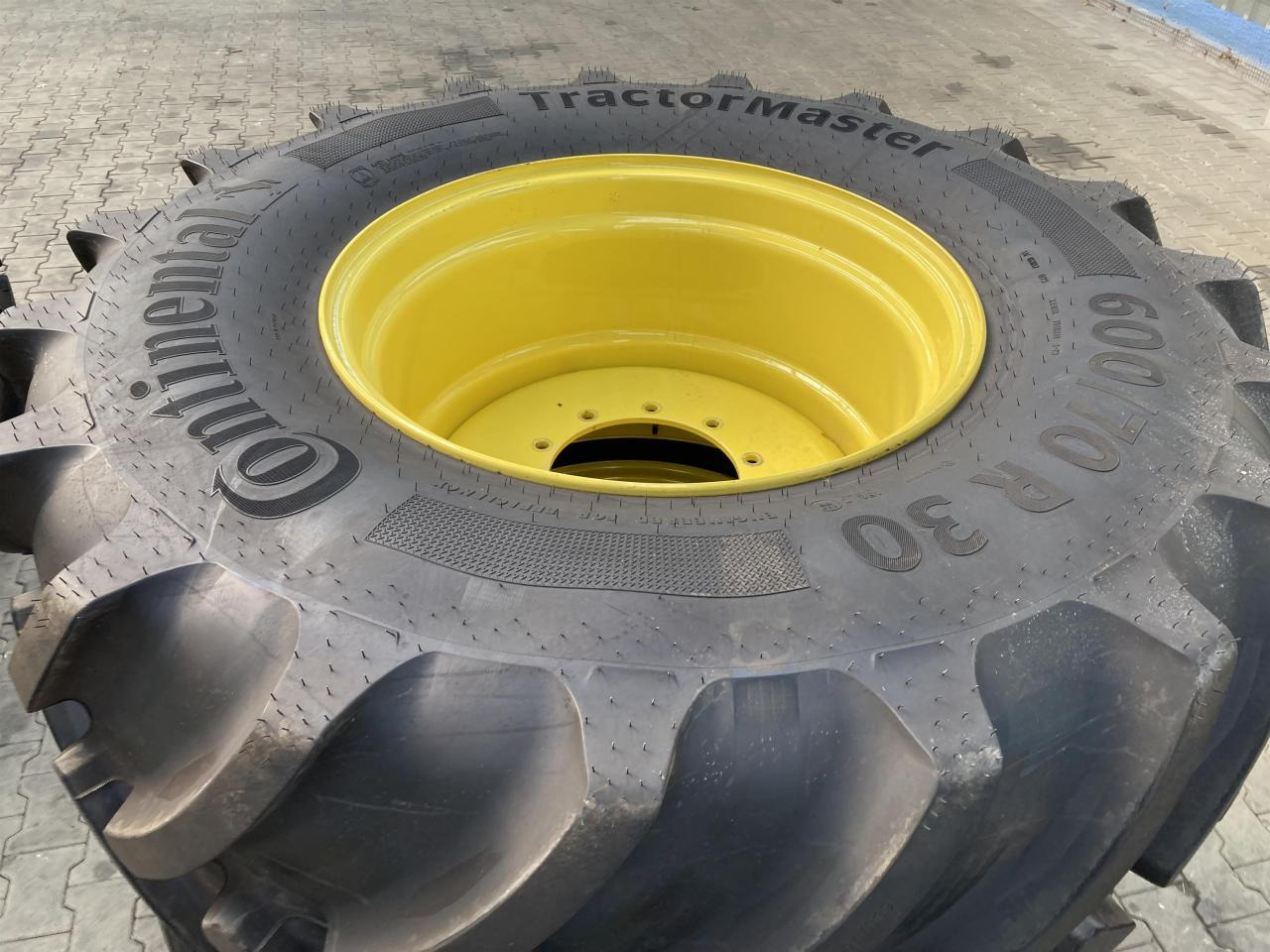 Continental 600/70R30 - Pneumatiky pro Zemědělská technika: obrázek 3 Continental 600/70R30 - Pneumatiky pro Zemědělská technika: obrázek 3