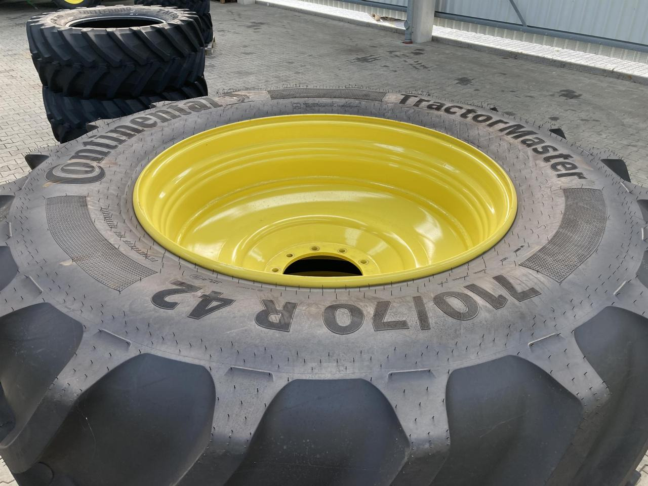 Continental 710/70R42 - Pneumatiky pro Zemědělská technika: obrázek 3 Continental 710/70R42 - Pneumatiky pro Zemědělská technika: obrázek 3
