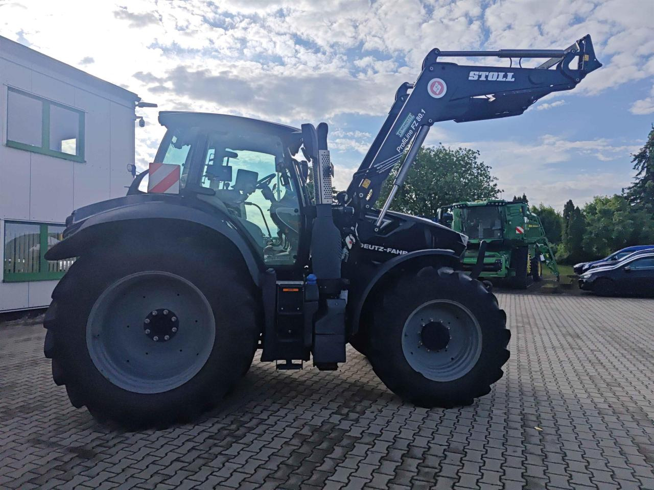 Deutz-Fahr 6215 TTV - Traktor: obrázek 2 Deutz-Fahr 6215 TTV - Traktor: obrázek 2