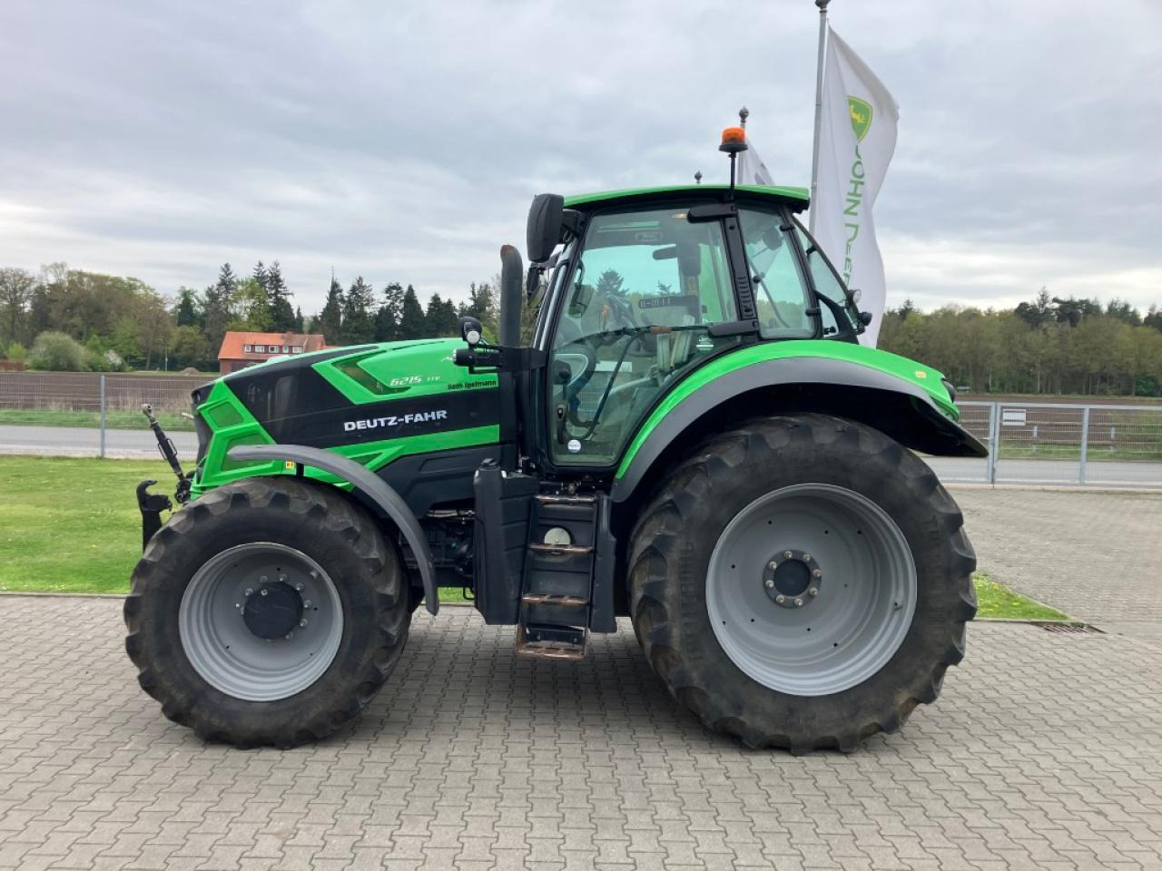 Deutz-Fahr 6215 TTV - Traktor: obrázek 2 Deutz-Fahr 6215 TTV - Traktor: obrázek 2