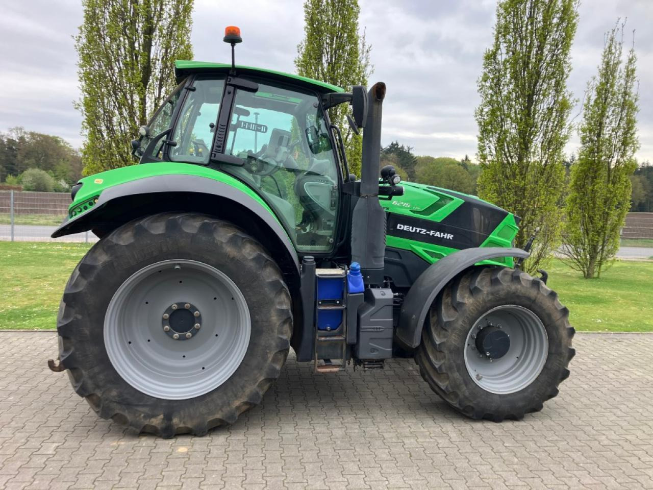 Deutz-Fahr 6215 TTV - Traktor: obrázek 3 Deutz-Fahr 6215 TTV - Traktor: obrázek 3