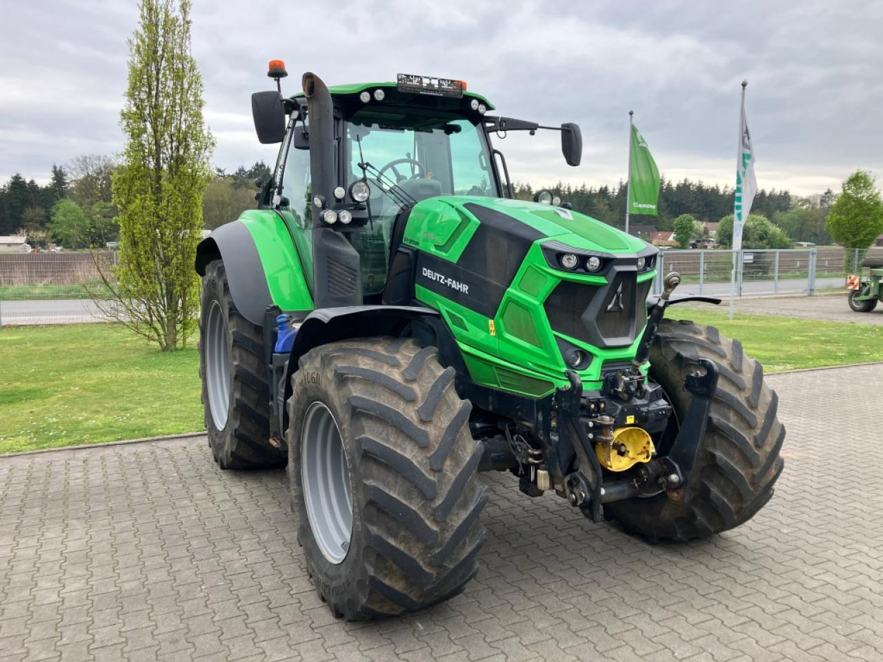 Deutz-Fahr 6215 TTV - Traktor: obrázek 4 Deutz-Fahr 6215 TTV - Traktor: obrázek 4