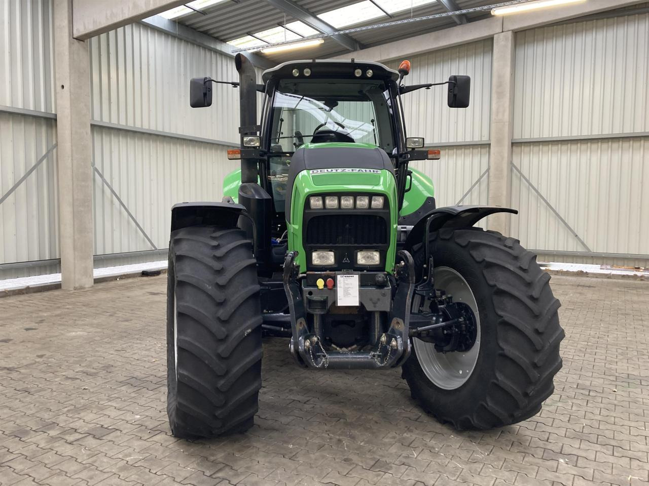 Deutz-Fahr 7210 TTV - Traktor: obrázek 2 Deutz-Fahr 7210 TTV - Traktor: obrázek 2