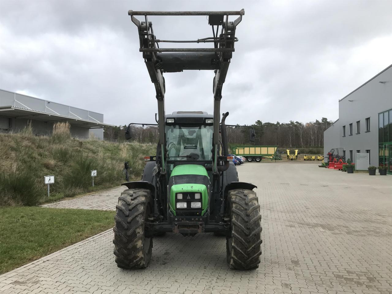 Deutz-Fahr Agrofarm 420 - Traktor: obrázek 3 Deutz-Fahr Agrofarm 420 - Traktor: obrázek 3