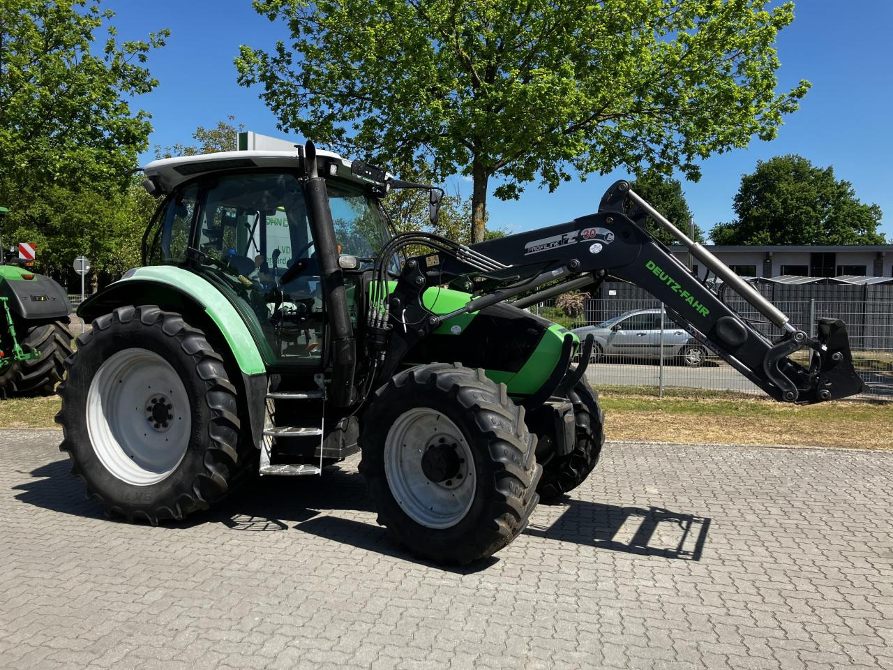 Deutz-Fahr Agrotron K410 - Traktor: obrázek 2 Deutz-Fahr Agrotron K410 - Traktor: obrázek 2