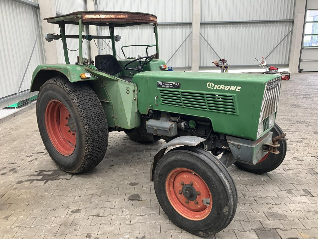 Fendt 104 S Farmer - Traktor: obrázek 2 Fendt 104 S Farmer - Traktor: obrázek 2