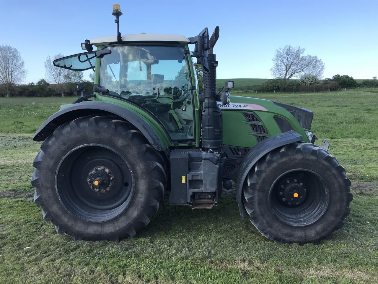 Fendt 724 Vario - Traktor: obrázek 2 Fendt 724 Vario - Traktor: obrázek 2