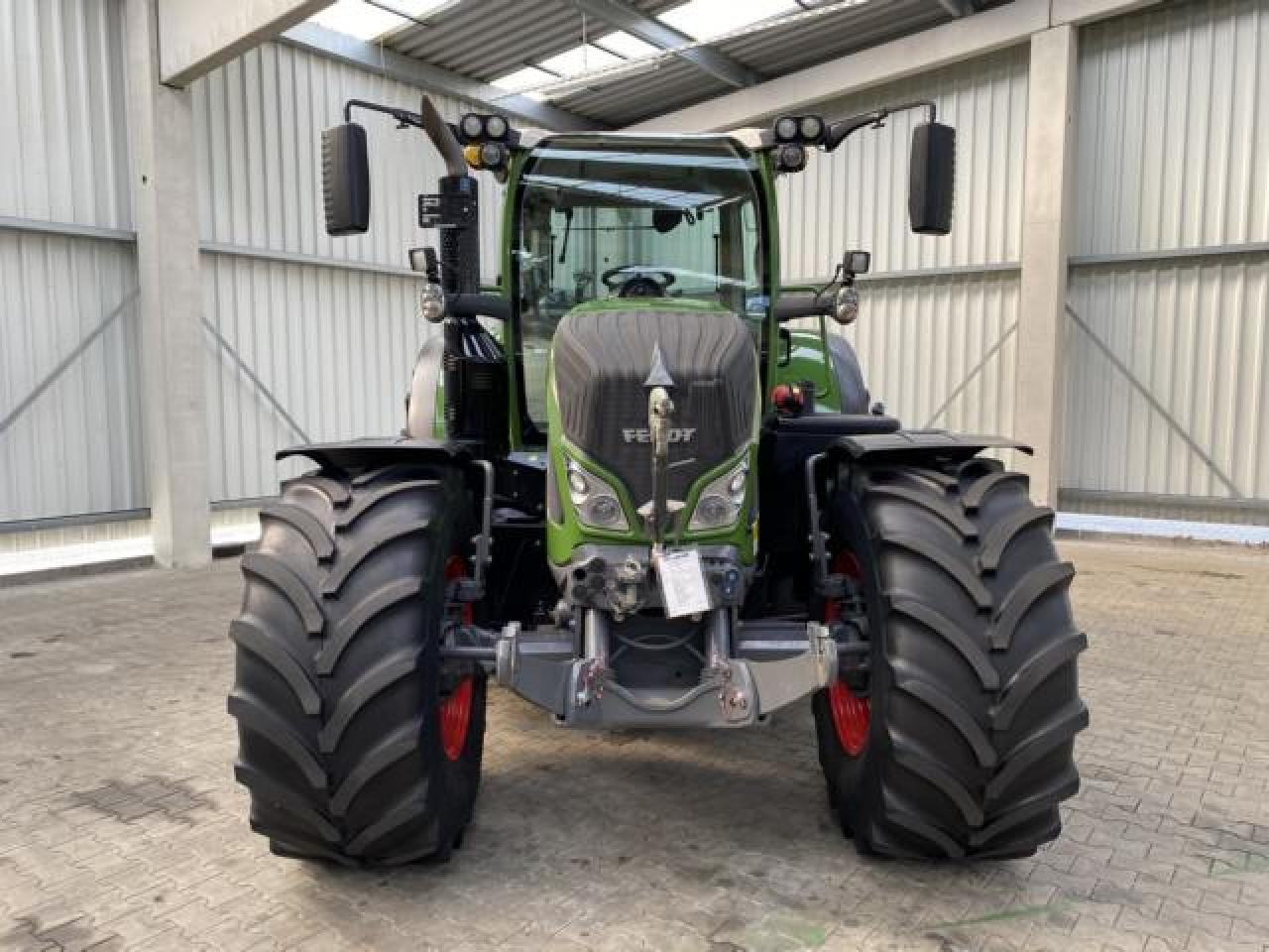 Fendt 724 Vario S4 - Traktor: obrázek 2 Fendt 724 Vario S4 - Traktor: obrázek 2