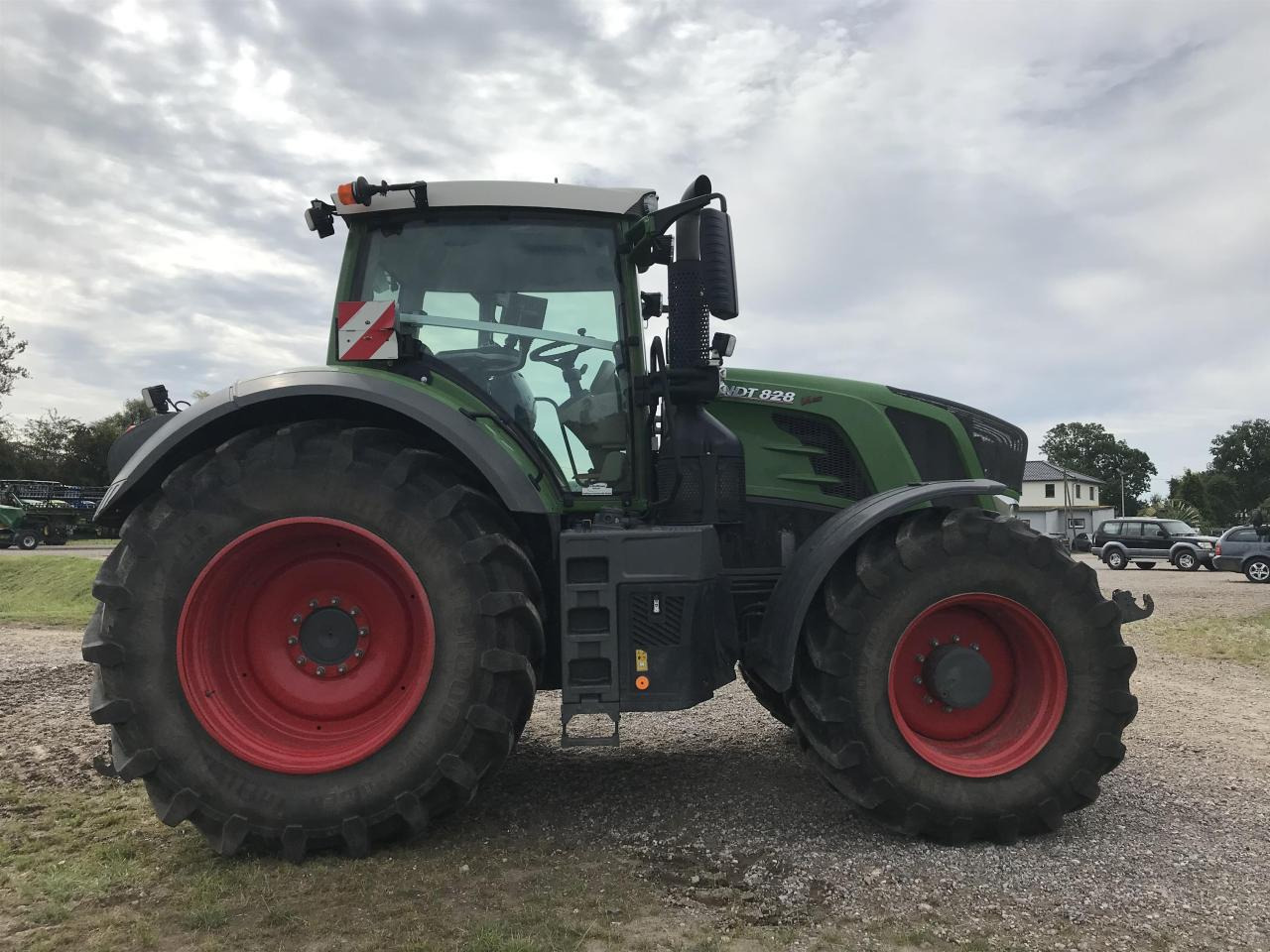 Fendt 828 Vario Profi Plus - Traktor: obrázek 2 Fendt 828 Vario Profi Plus - Traktor: obrázek 2