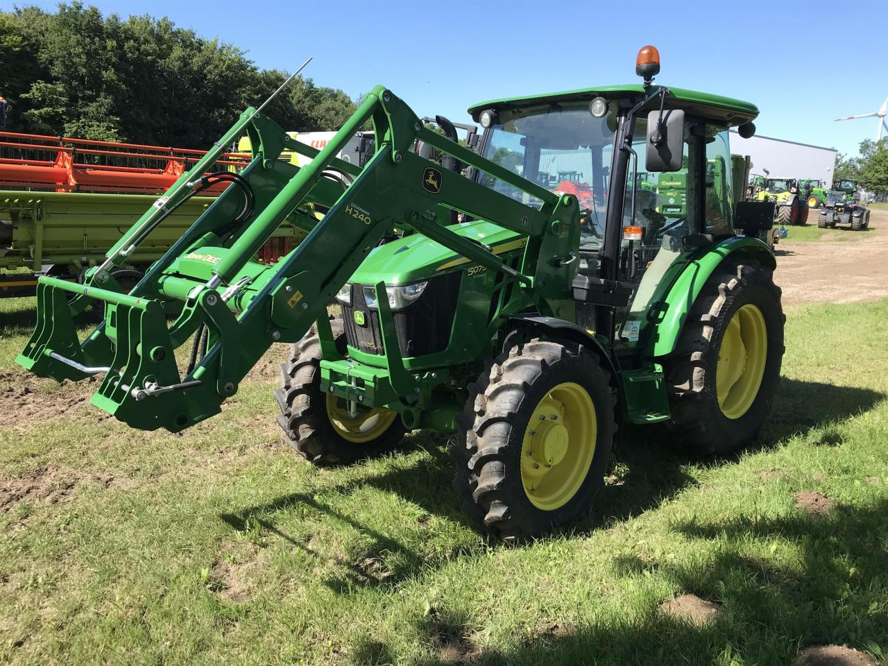 John Deere 5075E - Traktor: obrázek 2 John Deere 5075E - Traktor: obrázek 2