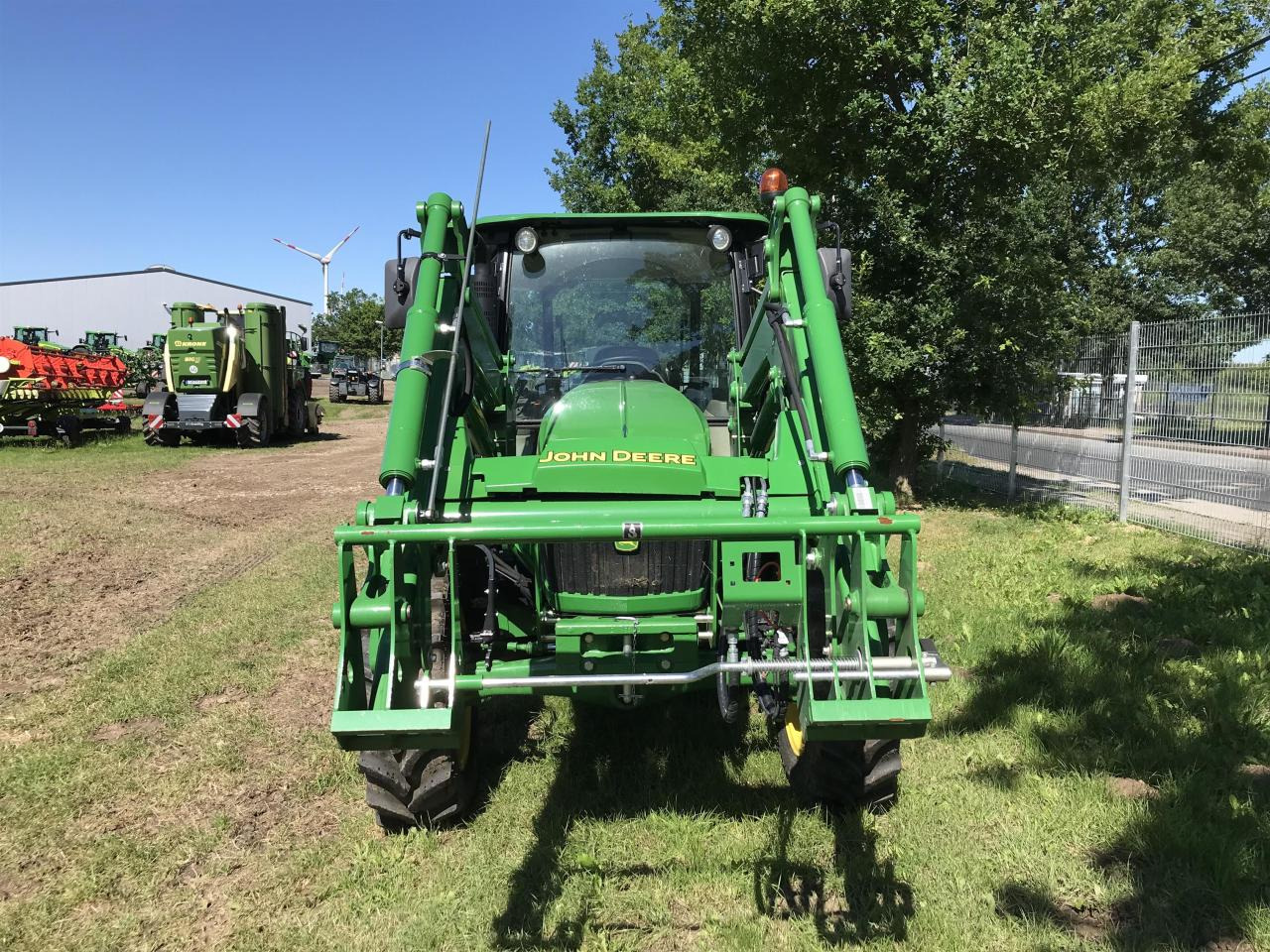 John Deere 5075E - Traktor: obrázek 4 John Deere 5075E - Traktor: obrázek 4