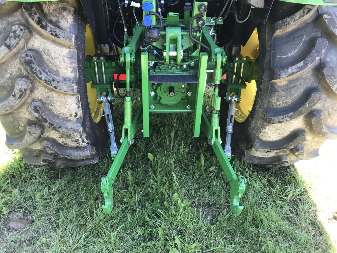John Deere 5075E - Traktor: obrázek 3 John Deere 5075E - Traktor: obrázek 3