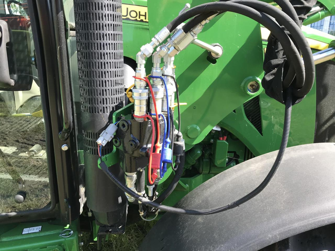 John Deere 5075E - Traktor: obrázek 5 John Deere 5075E - Traktor: obrázek 5