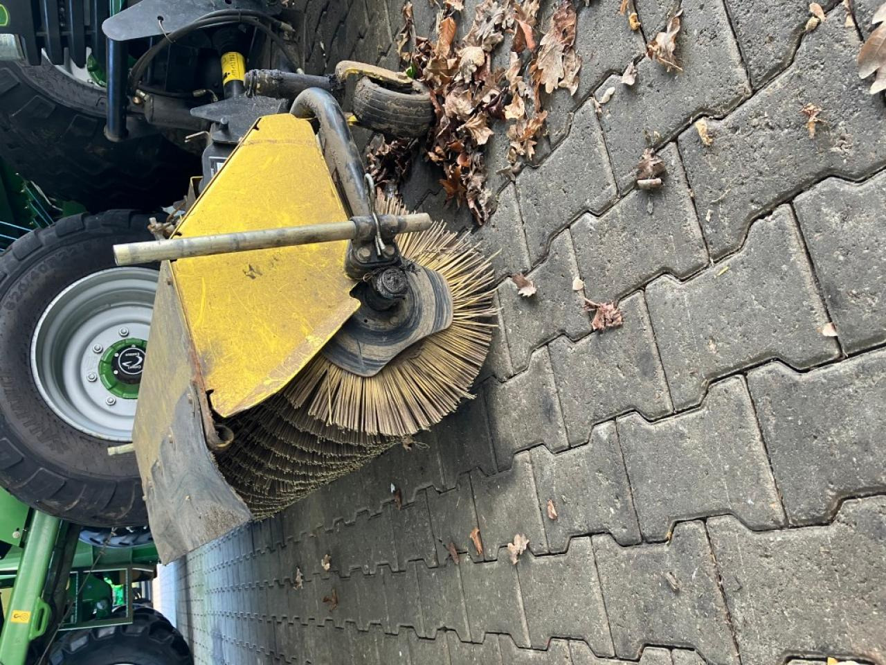 John Deere 52 inch Broom - Zametač: obrázek 1 John Deere 52 inch Broom - Zametač: obrázek 1