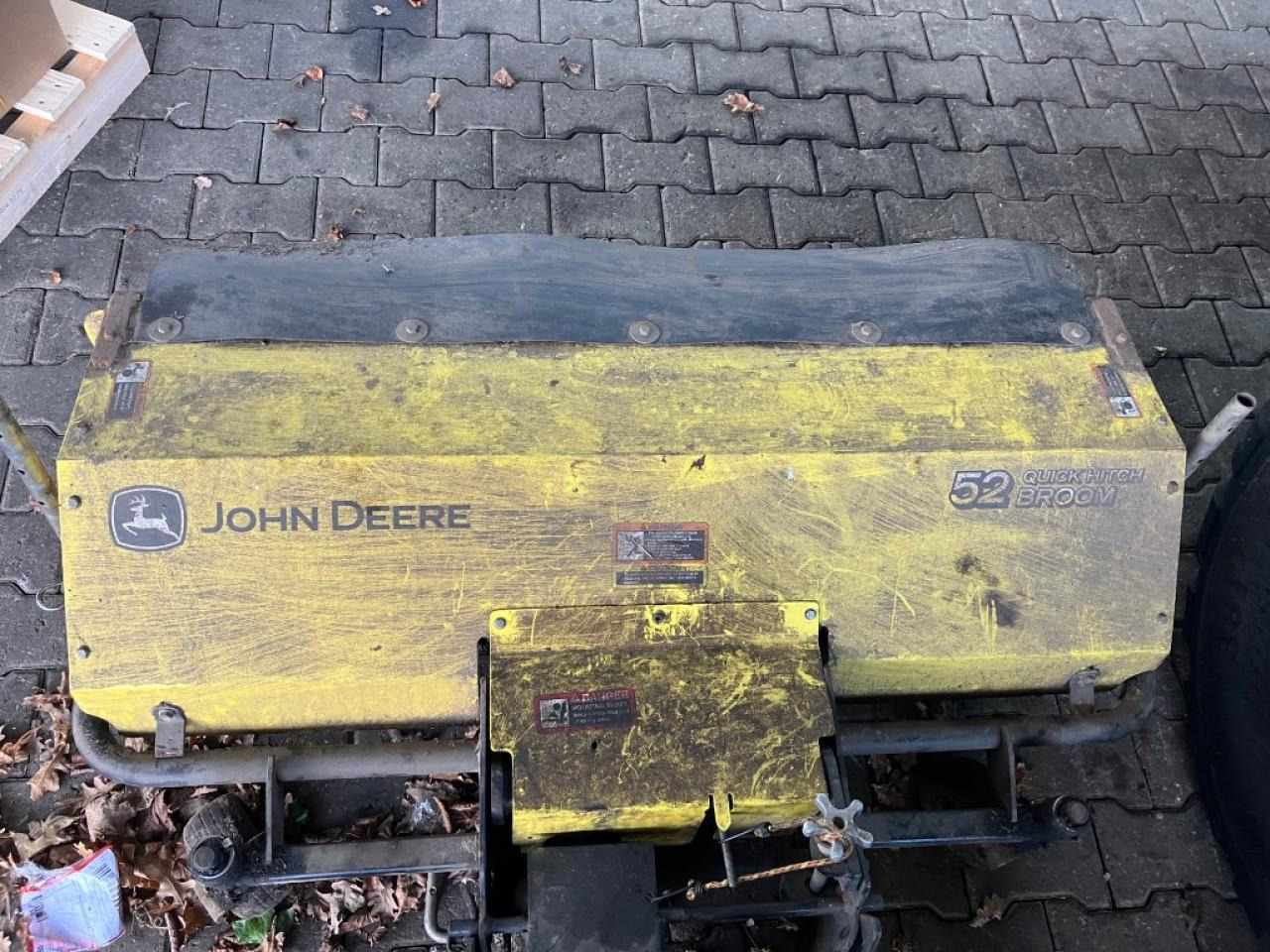 John Deere 52 inch Broom - Zametač: obrázek 2 John Deere 52 inch Broom - Zametač: obrázek 2