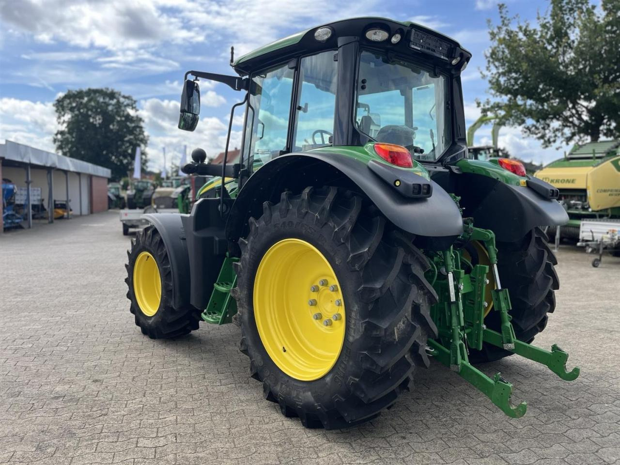 John Deere 6100M - Traktor: obrázek 4 John Deere 6100M - Traktor: obrázek 4