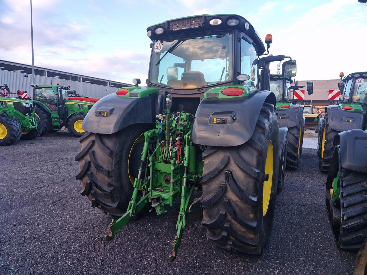 John Deere 6170R - Traktor: obrázek 2 John Deere 6170R - Traktor: obrázek 2