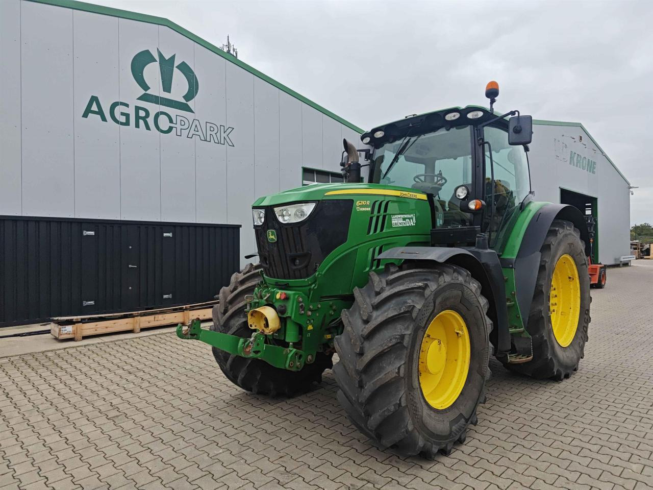 John Deere 6210R - Traktor: obrázek 1 John Deere 6210R - Traktor: obrázek 1