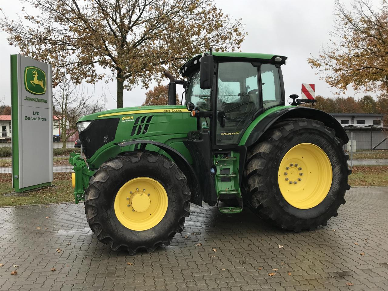 John Deere 6215R - Traktor: obrázek 1 John Deere 6215R - Traktor: obrázek 1