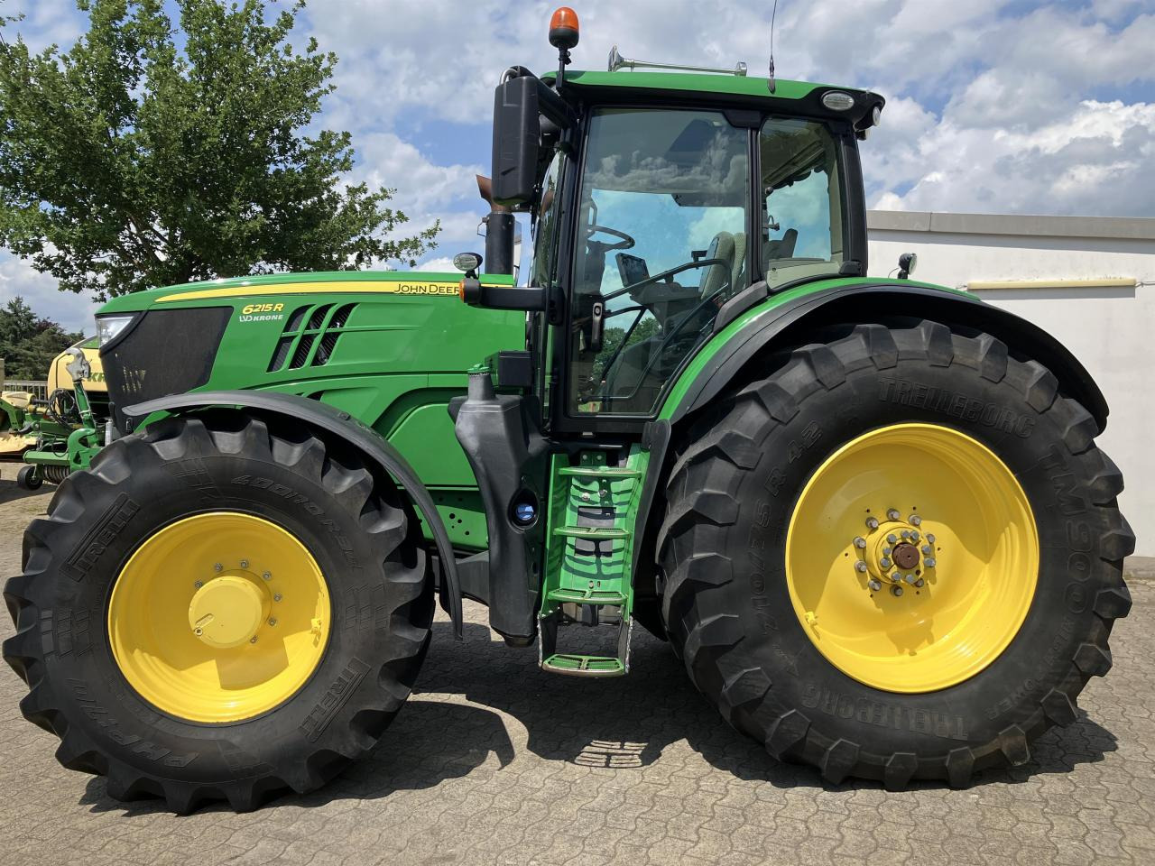 John Deere 6215R - Traktor: obrázek 4 John Deere 6215R - Traktor: obrázek 4