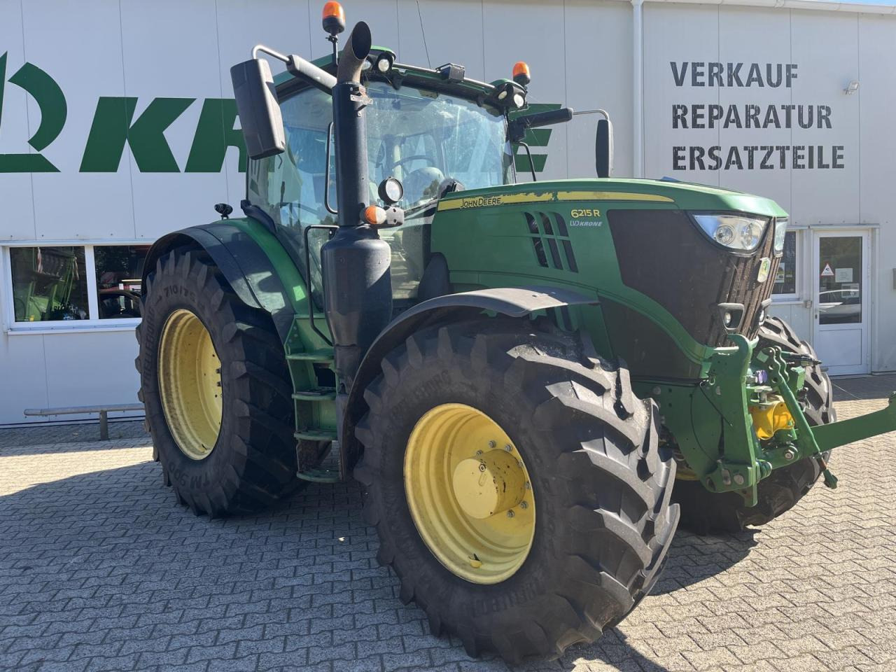 John Deere 6215R - Traktor: obrázek 2 John Deere 6215R - Traktor: obrázek 2