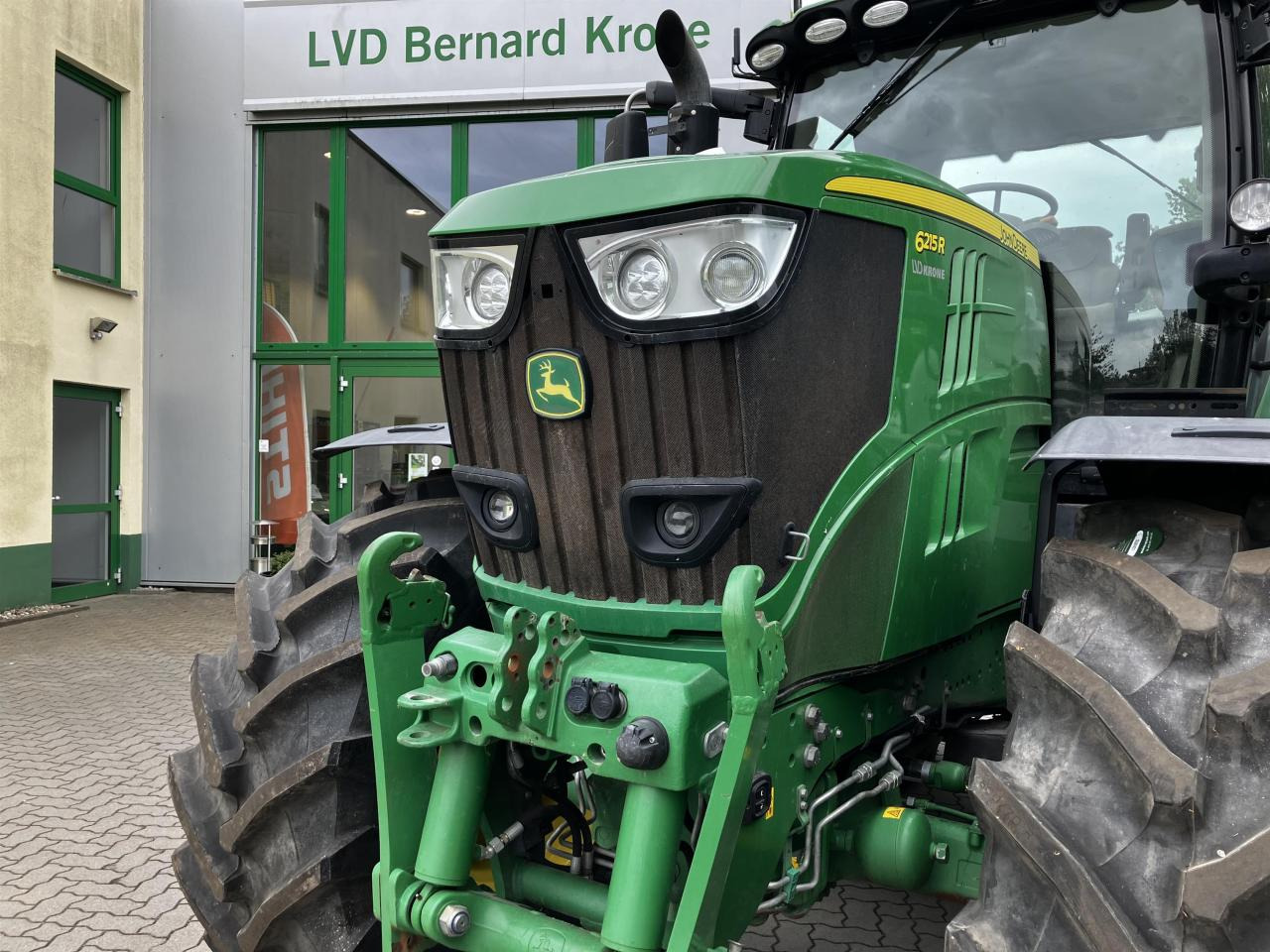 John Deere 6215R - Traktor: obrázek 4 John Deere 6215R - Traktor: obrázek 4