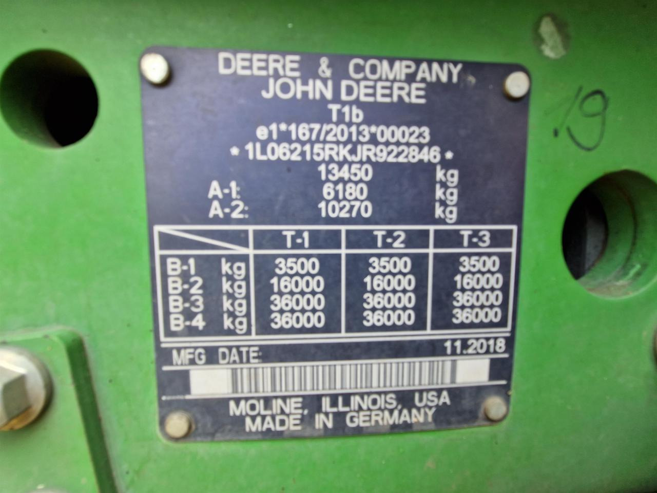 Traktor John Deere 6215R: obrázek 6