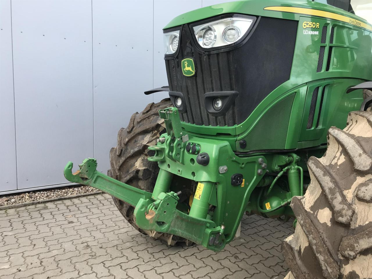 John Deere 6250R - Traktor: obrázek 4 John Deere 6250R - Traktor: obrázek 4