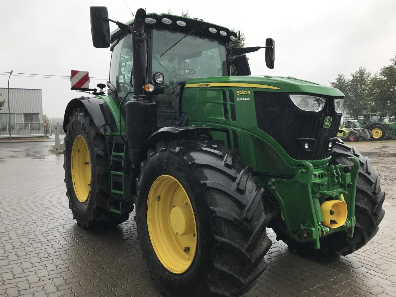 John Deere 6250R - Traktor: obrázek 2 John Deere 6250R - Traktor: obrázek 2