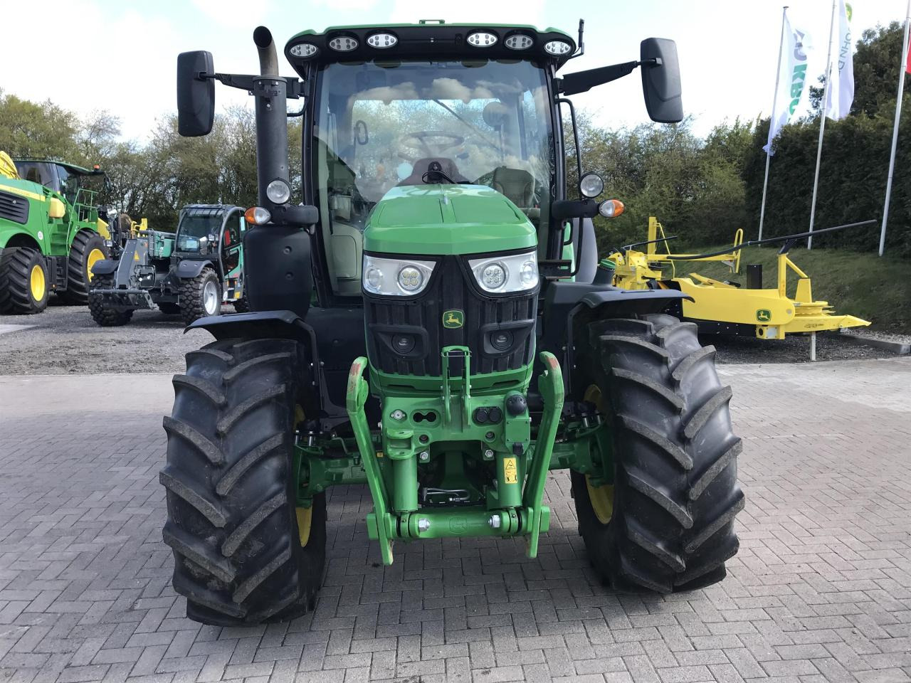 John Deere 6R 140 - Traktor: obrázek 3 John Deere 6R 140 - Traktor: obrázek 3