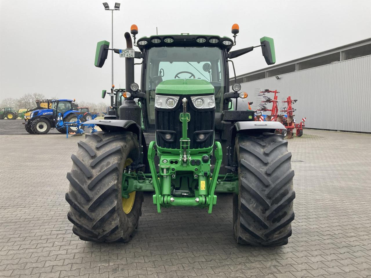 John Deere 6R 215 - Traktor: obrázek 1 John Deere 6R 215 - Traktor: obrázek 1