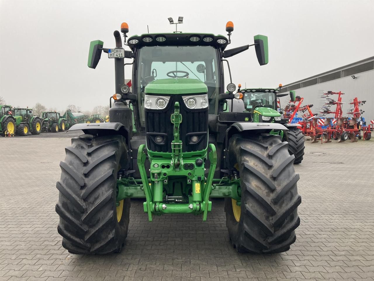 John Deere 6R 215 - Traktor: obrázek 1 John Deere 6R 215 - Traktor: obrázek 1