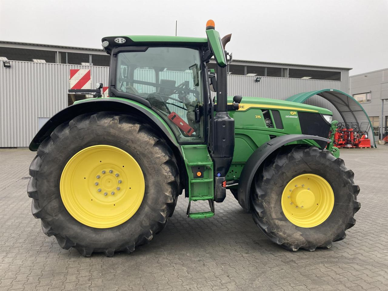 John Deere 6R 215 - Traktor: obrázek 3 John Deere 6R 215 - Traktor: obrázek 3