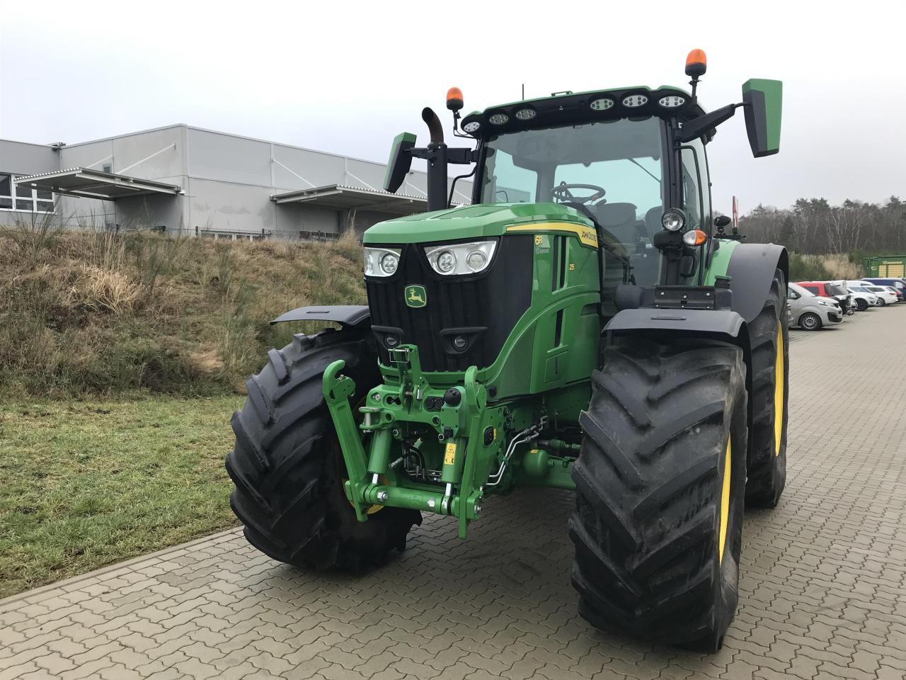 John Deere 6R 215 - Traktor: obrázek 5 John Deere 6R 215 - Traktor: obrázek 5