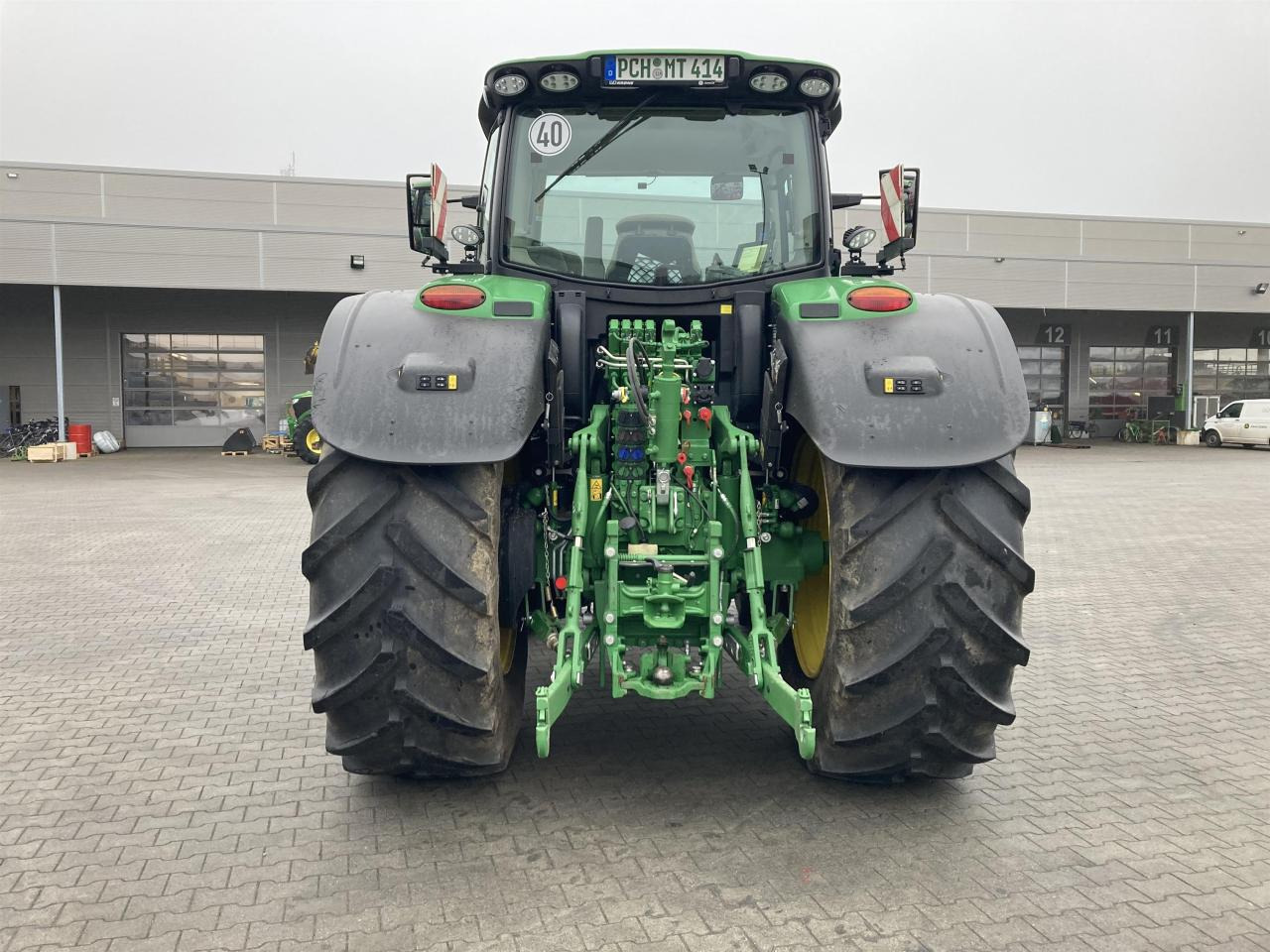 John Deere 6R 215 - Traktor: obrázek 3 John Deere 6R 215 - Traktor: obrázek 3