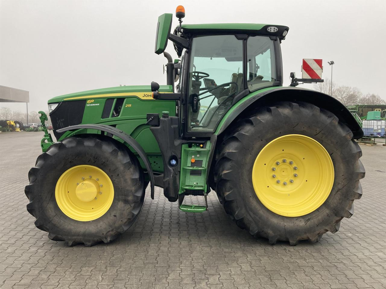 John Deere 6R 215 - Traktor: obrázek 2 John Deere 6R 215 - Traktor: obrázek 2